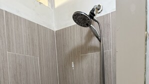 Shower, hair dryer, towels, soap - Dania beach gallery comfort studio 1041 (Dania Beach)
