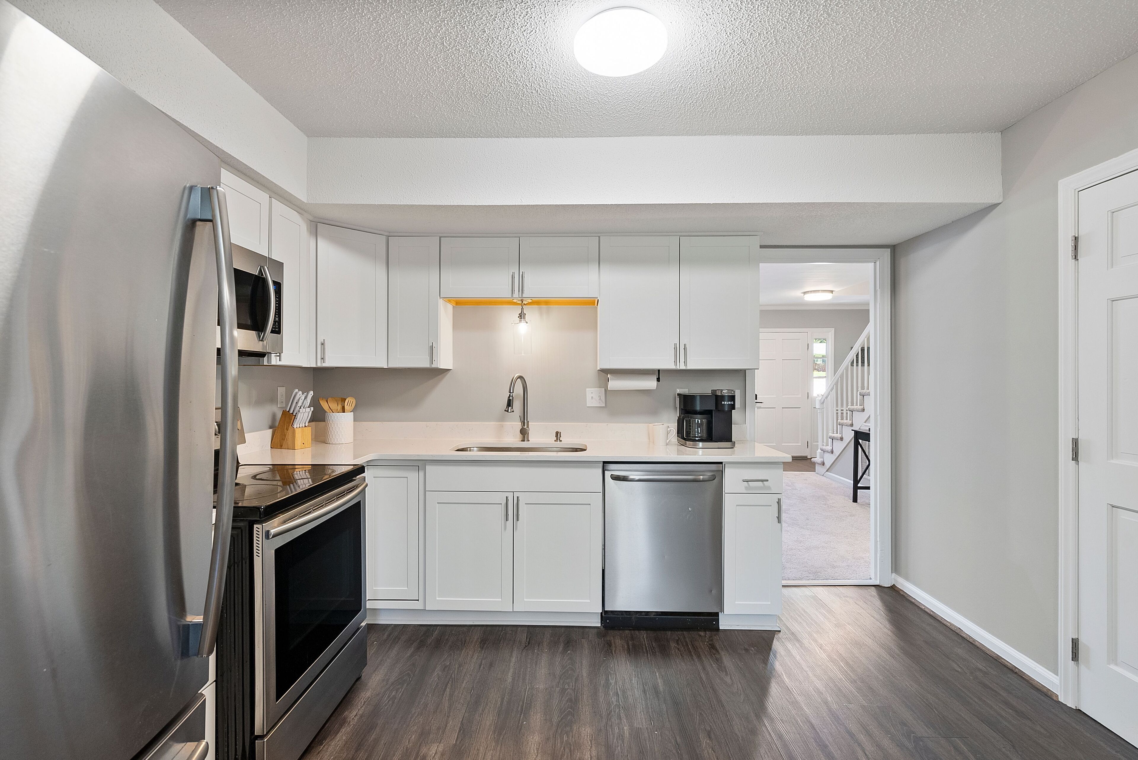 NEW-Stunning "White Pine" House in Cary-9 min Walk