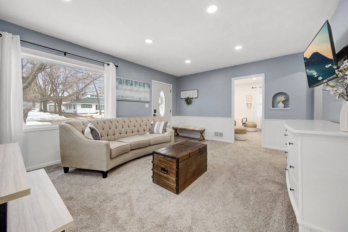 Snowbound Cottage - free wifi, deck, grill, private parking