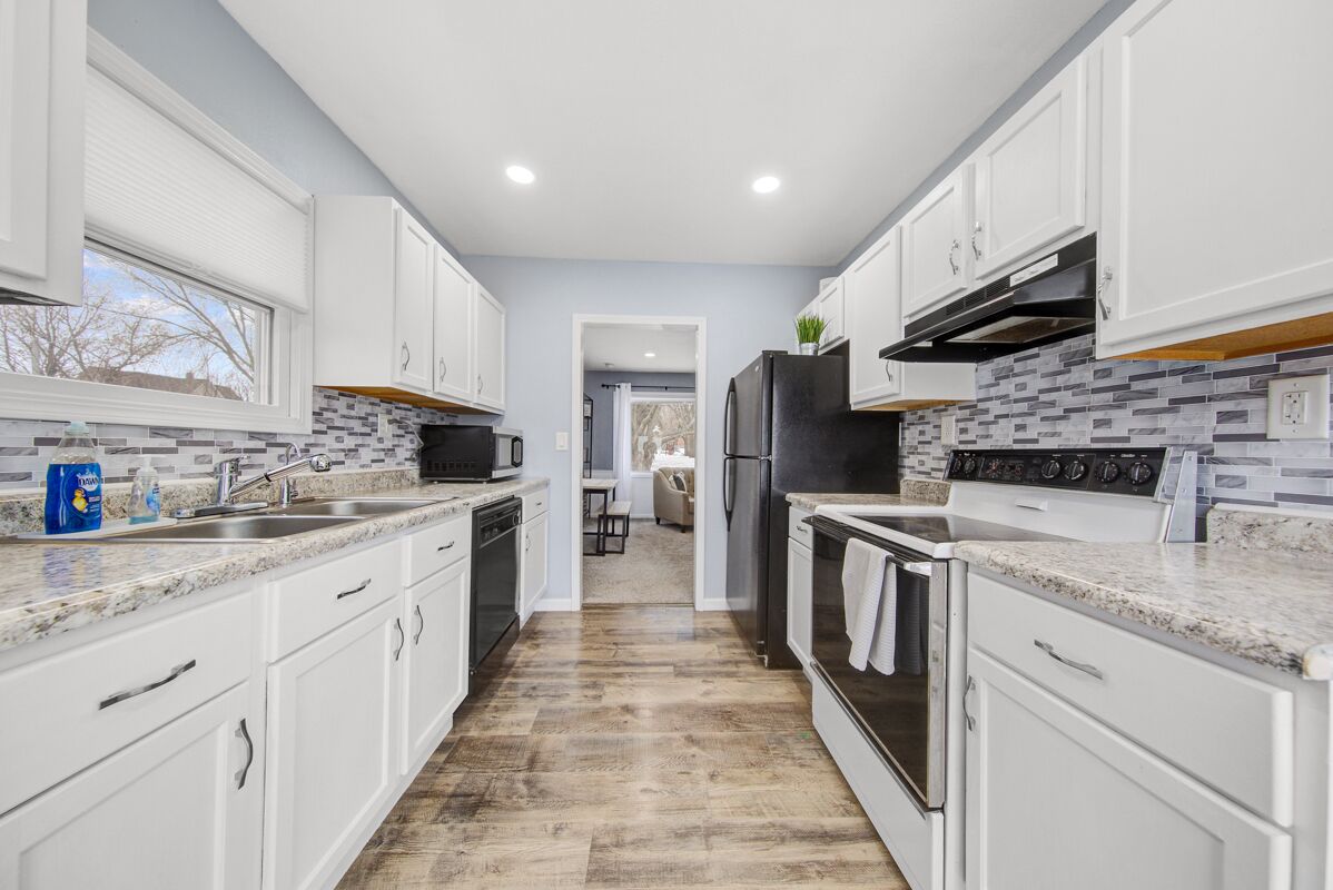 Snowbound Cottage - free wifi, deck, grill, private parking