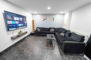 Smart TV - Cosy room walking distance to the city (Birmingham)