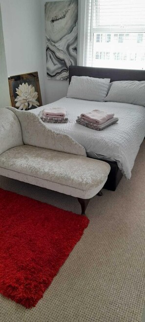 1 habitación, tabla de planchar con plancha, wifi y ropa de cama 