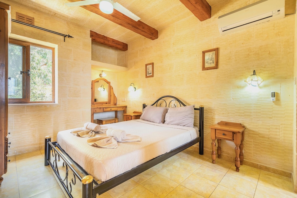 Ta Guljetta 4 Bedroom Villa With Private Pool - Malta