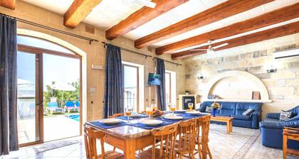 Ta Guljetta Villa Sleeps 8 with Pool