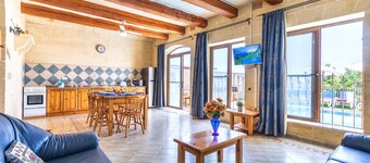 Ta Guljetta 4 bedroom Villa with private pool