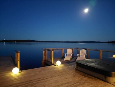 A Cottage with boat, sauna & whirlpool as optional