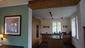 Kühlschrank, Ofen, Herdplatte, Geschirrspüler