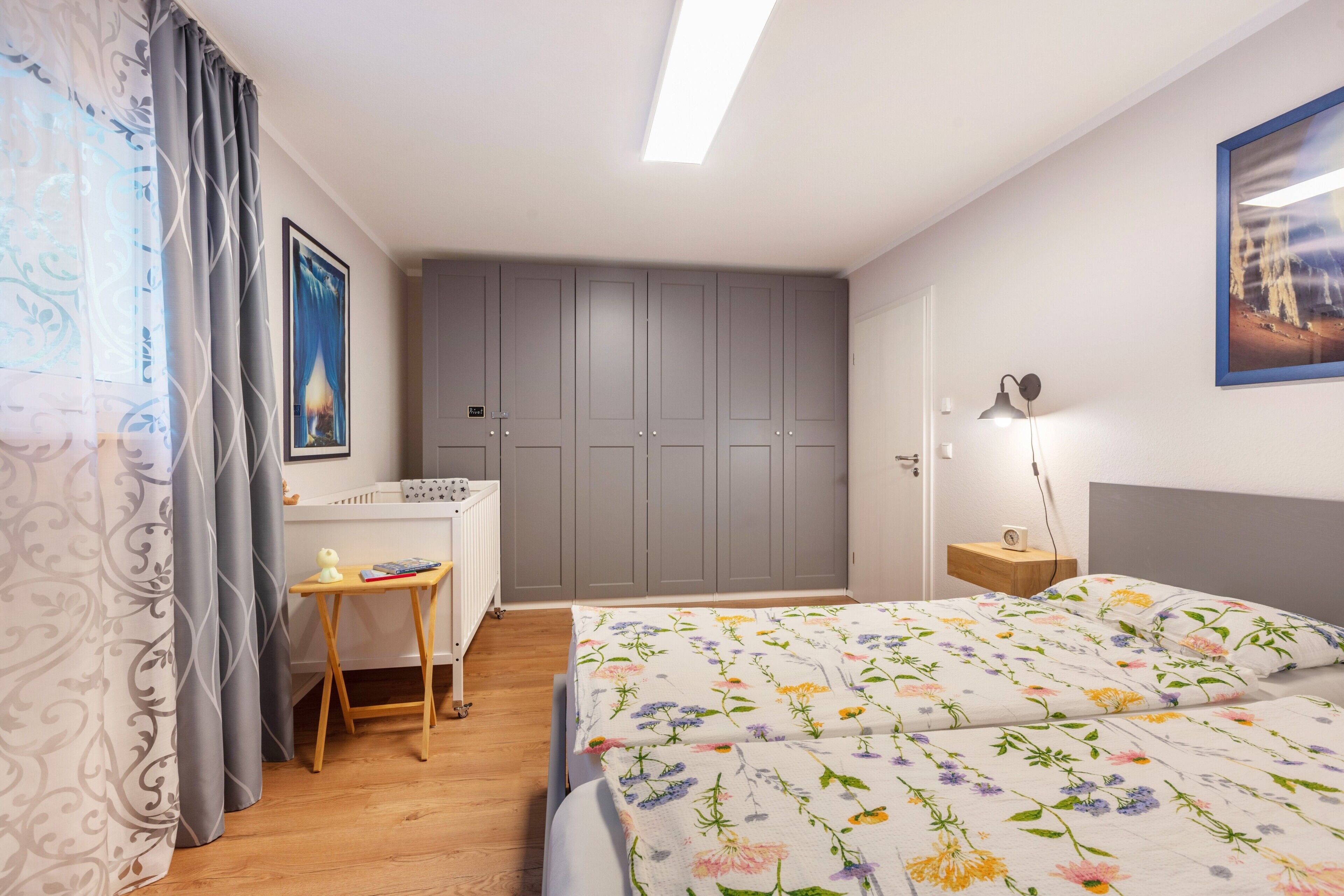 2 多间卧室、熨斗/熨衣板、免费 WiFi、床单