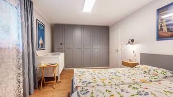 2 bedrooms, iron/ironing board, free WiFi, bed sheets