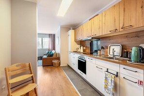 Kühlschrank, Ofen, Herdplatte, Geschirrspüler