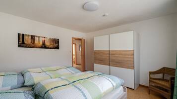 2 slaapkamers, een strijkplank/strijkijzer, gratis wifi, beddengoed