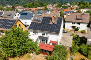 A residential area with houses featuring solar panels and a mix of architectural styles. - Holiday Apartment 'Sonnenschein' with Mountain View, Balcony and Wi-Fi (Zell am Harmersbach)