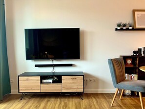 Interior - Holiday Apartment "Waldstadt" with Balcony and Wi-Fi (Potsdam)