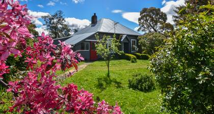 Charming, peaceful country cottage - close to shops etc