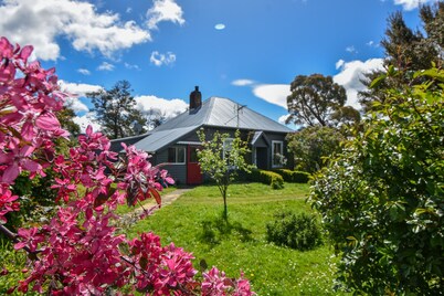 Charming, peaceful country cottage - close to shops etc