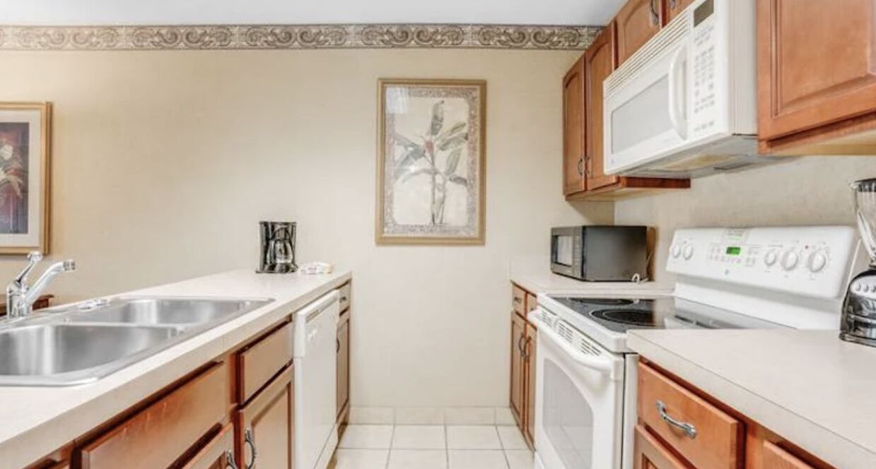 Beautiful two bedroom apartment with jacuzzi surrounded by Pocono Mountains