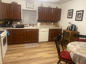 Refrigerador, microondas, horno y lavavajillas 