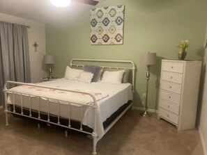 3 bedrooms, iron/ironing board, free WiFi, bed sheets - Play where you vacation inside secure  gates to the community of Lakeside Landin (Oxford)
