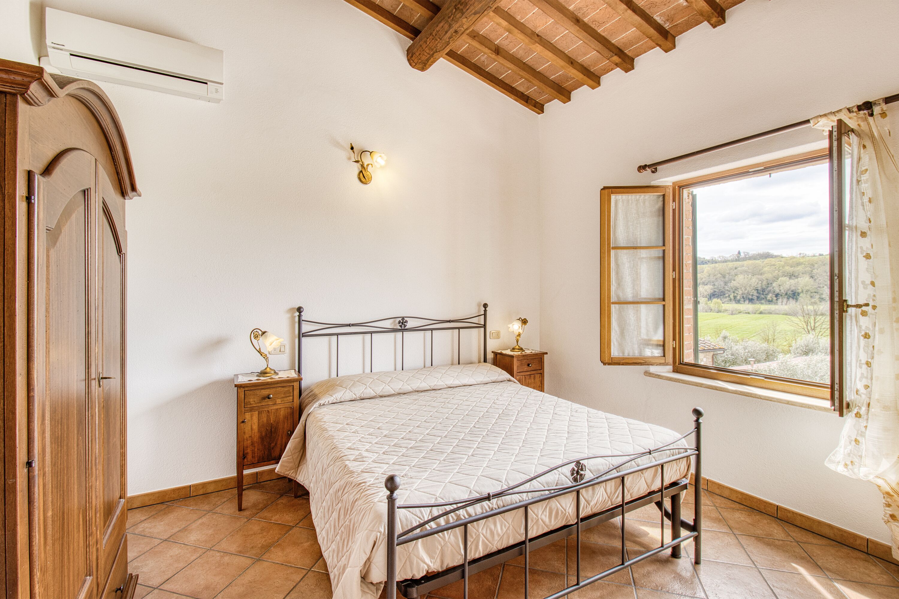 Villa Santarcangelo With Pool, Asciano, Italy