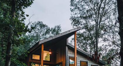 Summer Breeze at Willow Treehouse -Treetop Escapes