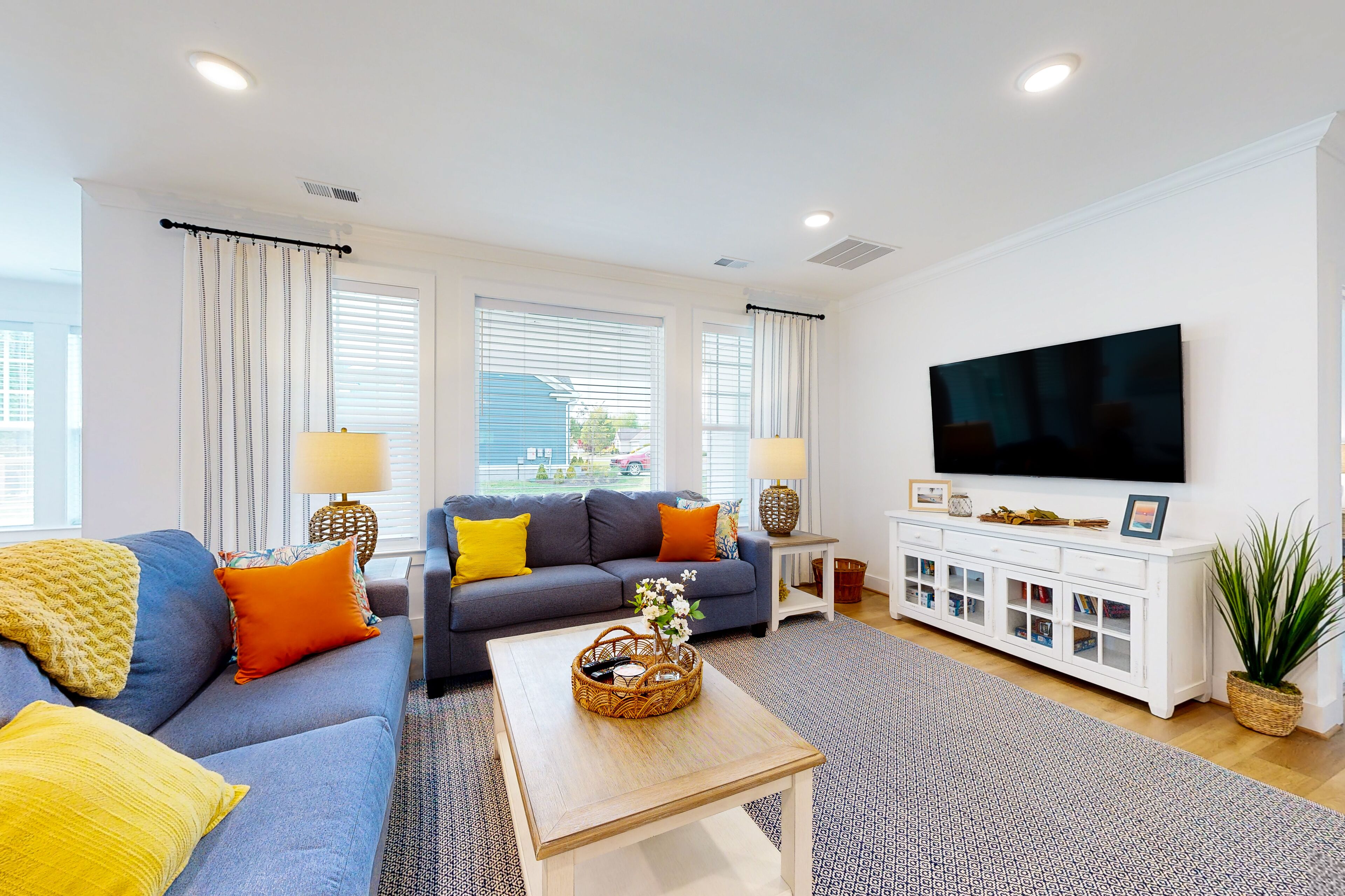 Sea Oaks home with new updates, a patio, gas grill, children's games, W/D, & AC