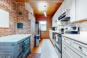 Refrigerador, microondas, horno y parrilla de estufa 