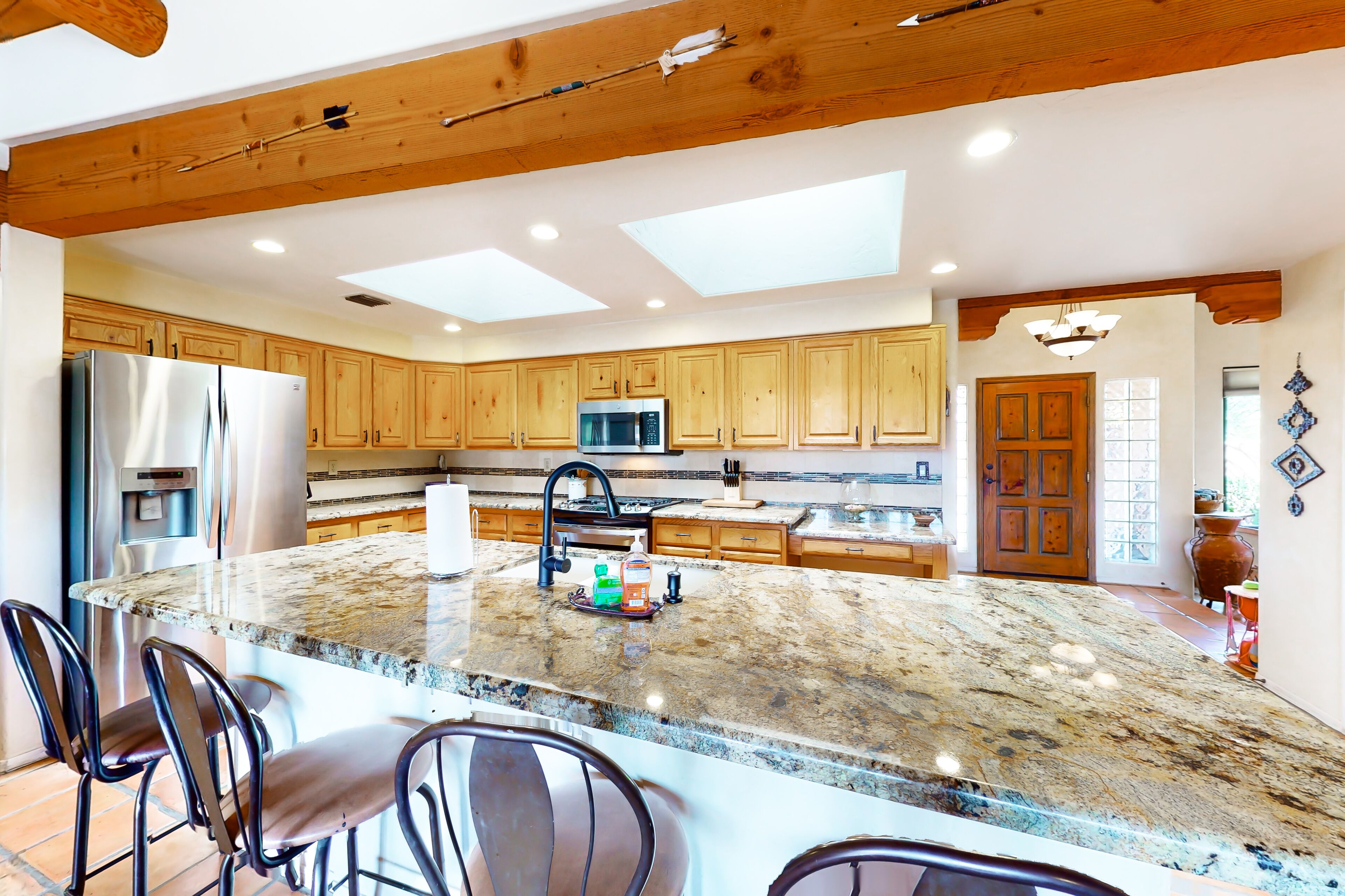 Incredible mountain view dog-friendly home with pool, full kitchen, grill, & TV