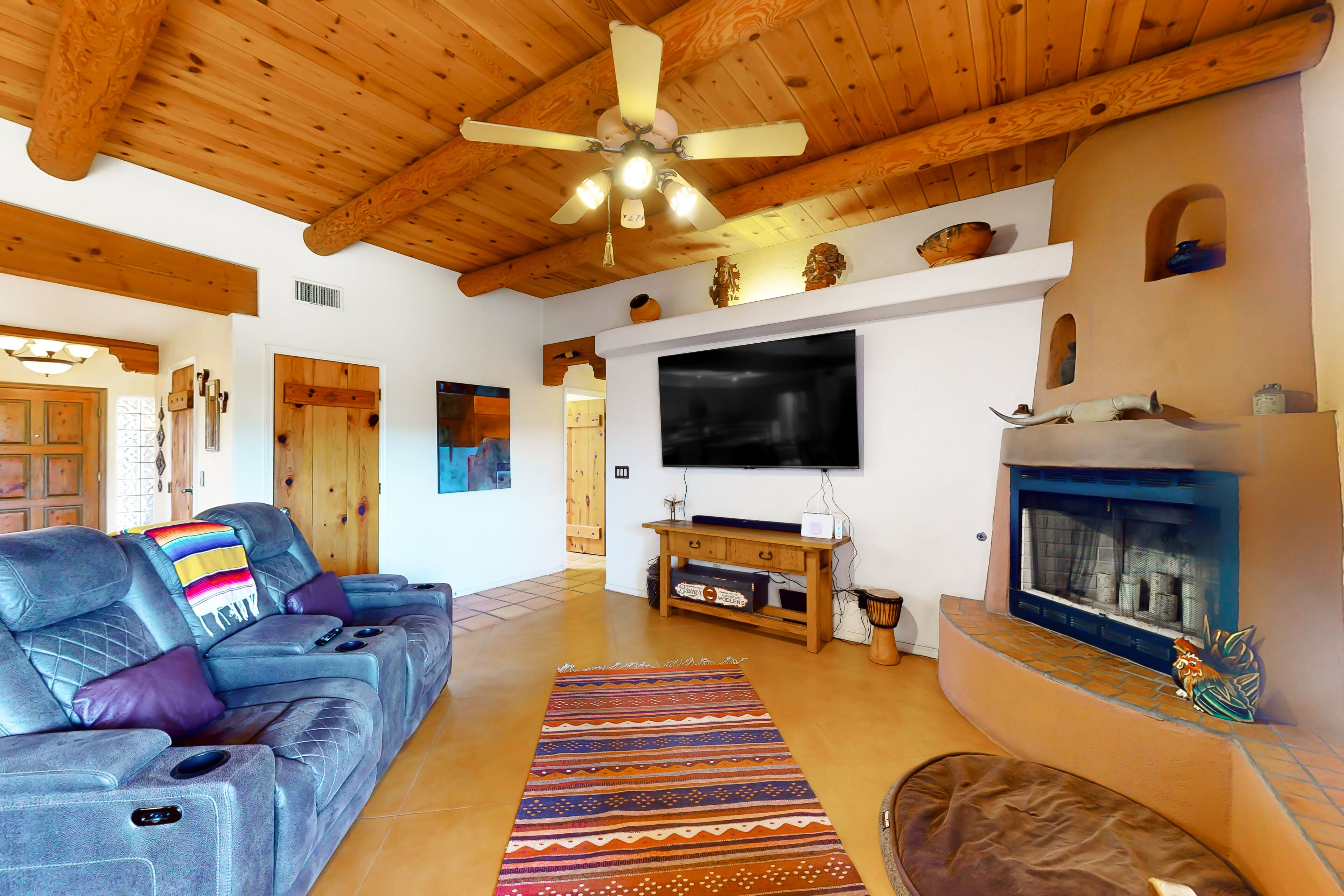 Incredible mountain view dog-friendly home with pool, full kitchen, grill, & TV