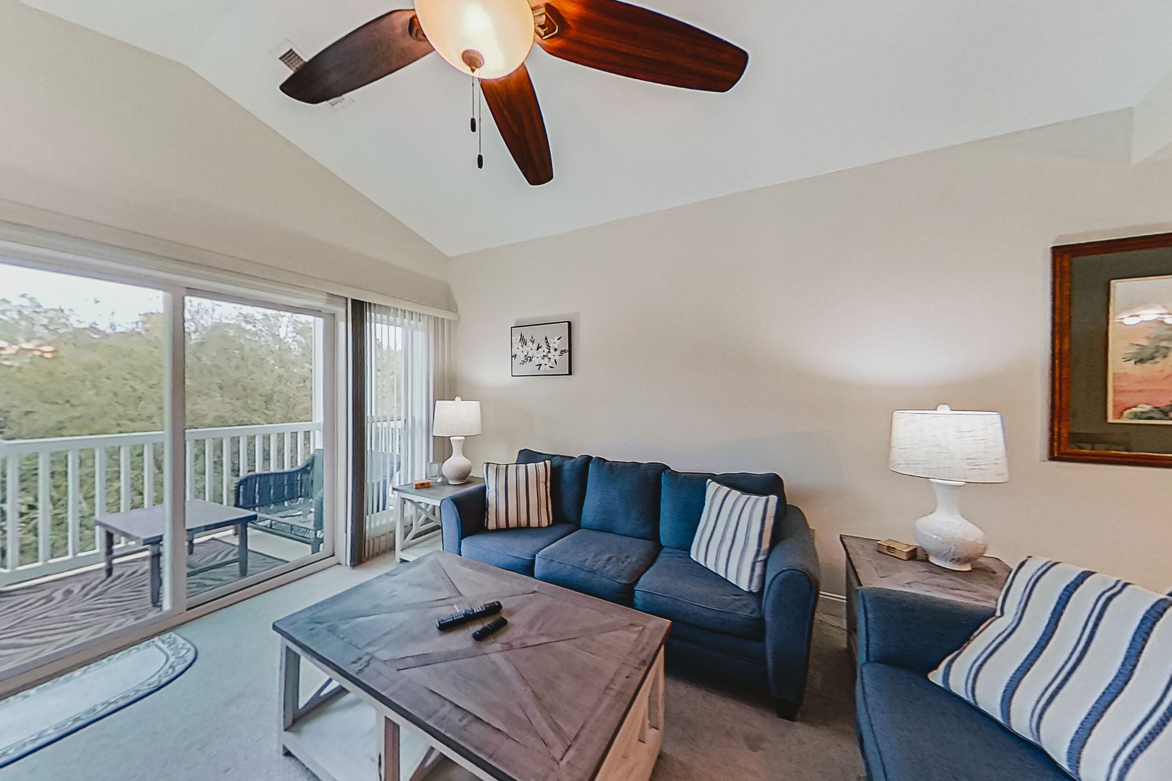 Golf course-front condo with balcony, pool, W/D & lake view - near the beach