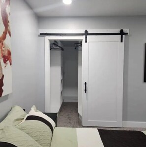 2 bedrooms, desk, iron/ironing board, travel crib