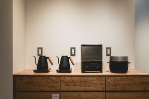 Shared fridge, microwave, coffee/tea maker, electric kettle - HELIO HOSTEL SAPPORO (Sapporo)