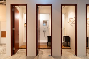 Dusch, hÄrtork, tofflor och bidé