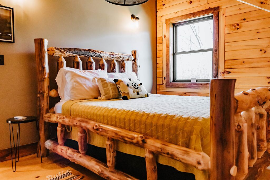 Stunning Hocking Hills Views, Huge Skies ~ Pet Friendly, 13 Acres, Hot Tub, WiFi