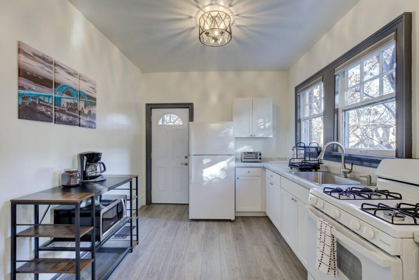 196 #2 · Chic Midtown Flat near Zoo | Overton Sq | St Jude