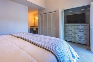 3 bedrooms, desk, iron/ironing board, free WiFi