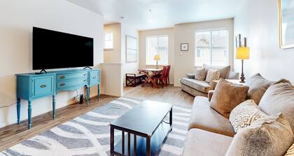 Dog-friendly condo with river views, private W/D, full kitchen, & great location