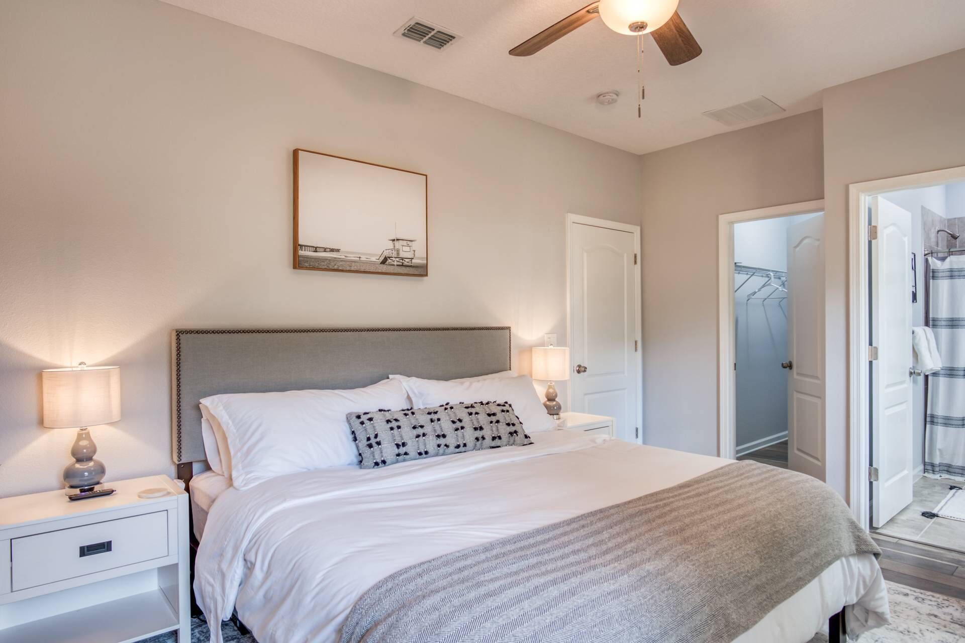 Location! Cozy Cottage 1 mile to Beach, 2-4 miles to Island & City, pet friendly, Fire Pit, 10% off