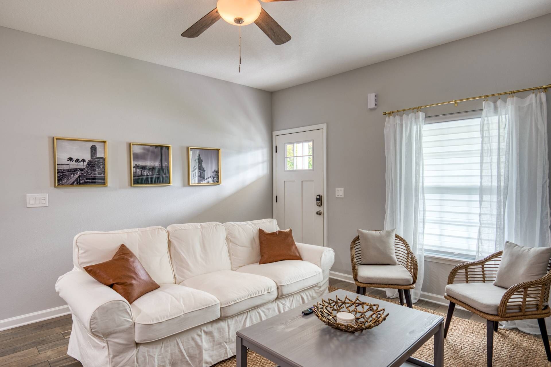 Location! Cozy Cottage 1 mile to Beach, 2-4 miles to Island & City, pet friendly, Fire Pit, 10% off