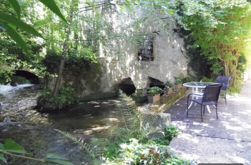 Idyllic water-by well equipped studio in Cathar area,  private long natural pool