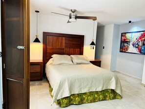 办公桌、熨斗/熨衣板、免费 WiFi、床单