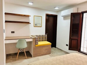 1 bedroom, desk, iron/ironing board, free WiFi