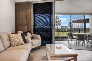 Smart TV, stereo - Luxe beachfront Apt @ Beach Life (Alexandra Headland)