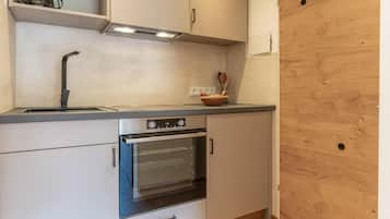 Geladeira, fogão, cooktop, cafeteira/chaleira