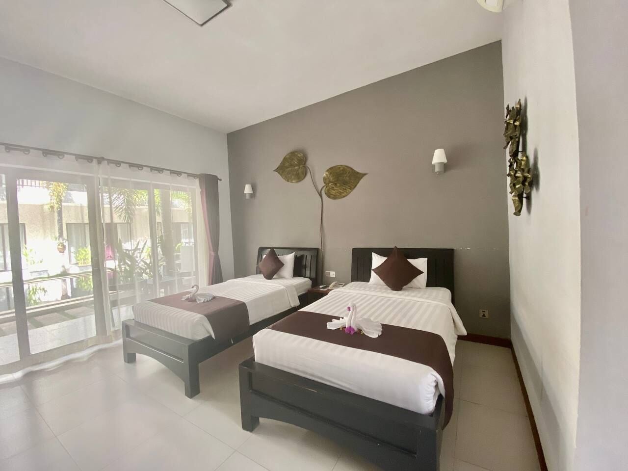 Minibar, sistema de insonorización y wifi gratis 