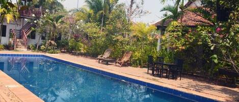 Kolam renang outdoor