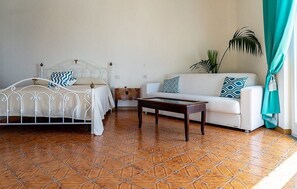 1 chambre, fer et planche à repasser, accès au Wi-Fi (inclus)