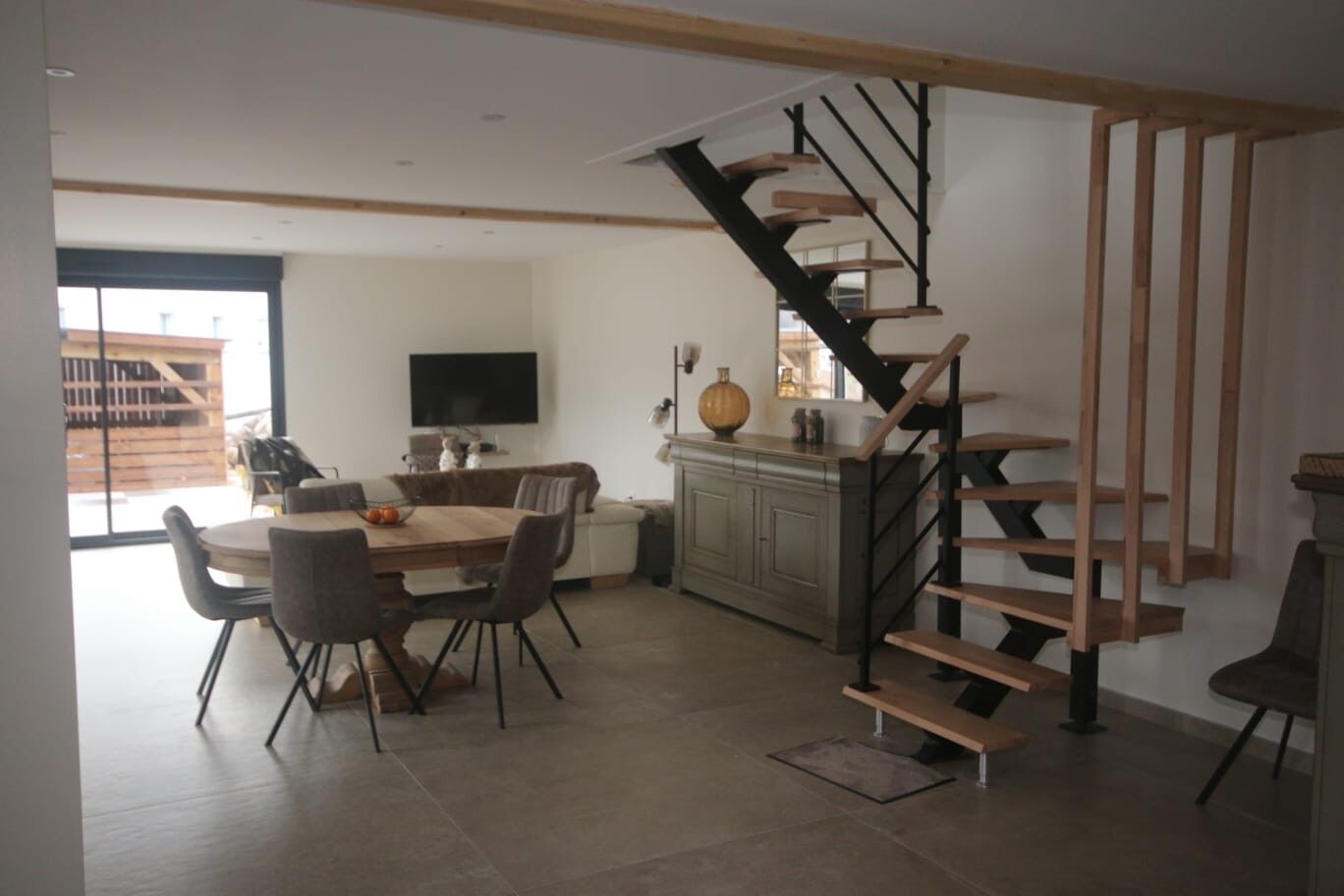 Nuevo chalet ubicado no lejos del lago central.