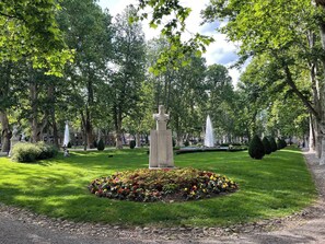 Property grounds - Quiet single bedroom in the centre of Zagreb with garden (Zagreb)