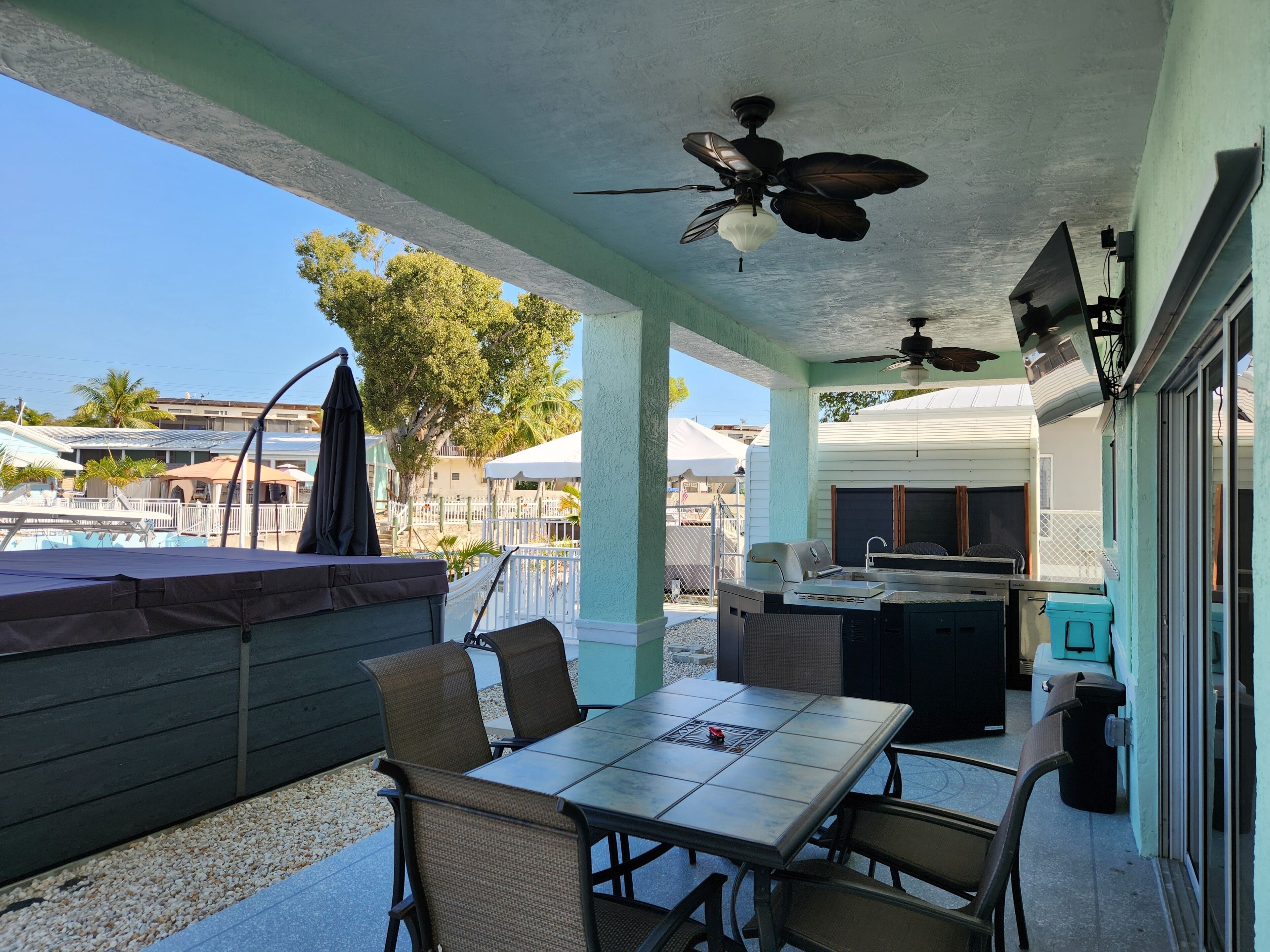 屋外ダイニングエリア