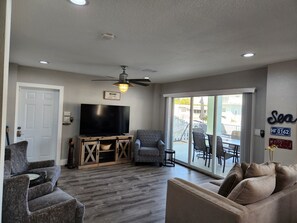 Living area - A Wave From It All ~ Key Largo Paradise (Key Largo)